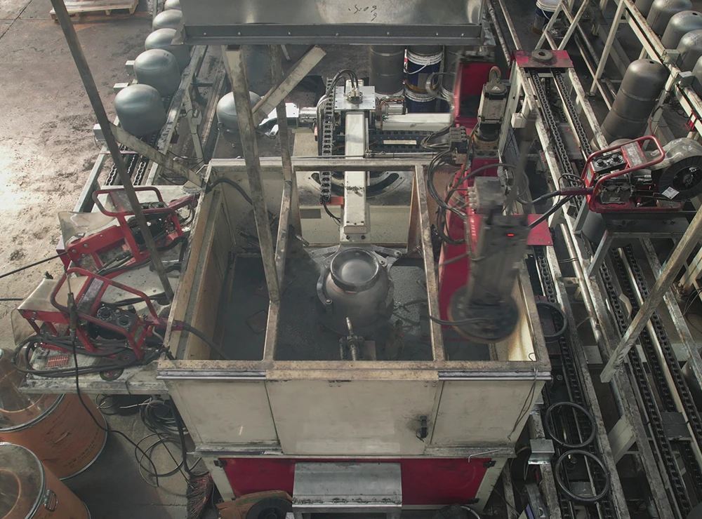 Machine de soudage d'anneaux de pied &agrave; trois stations pour la fabrication de bouteilles de GPL