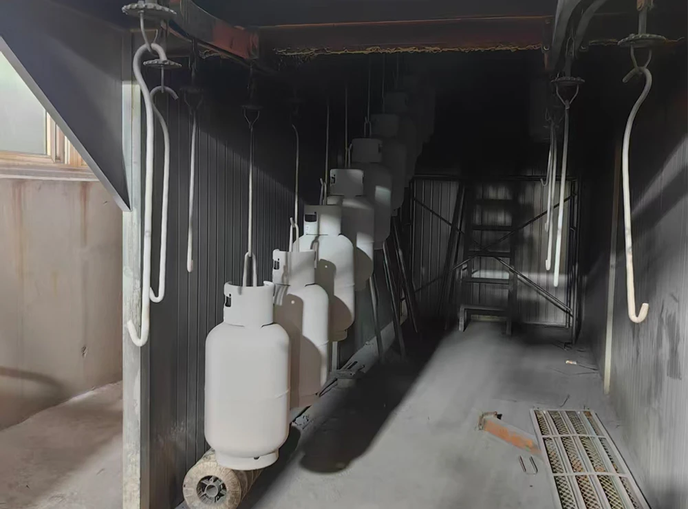 Ligne de rev&ecirc;tement en poudre &eacute;lectrostatique pour bouteilles de GPL