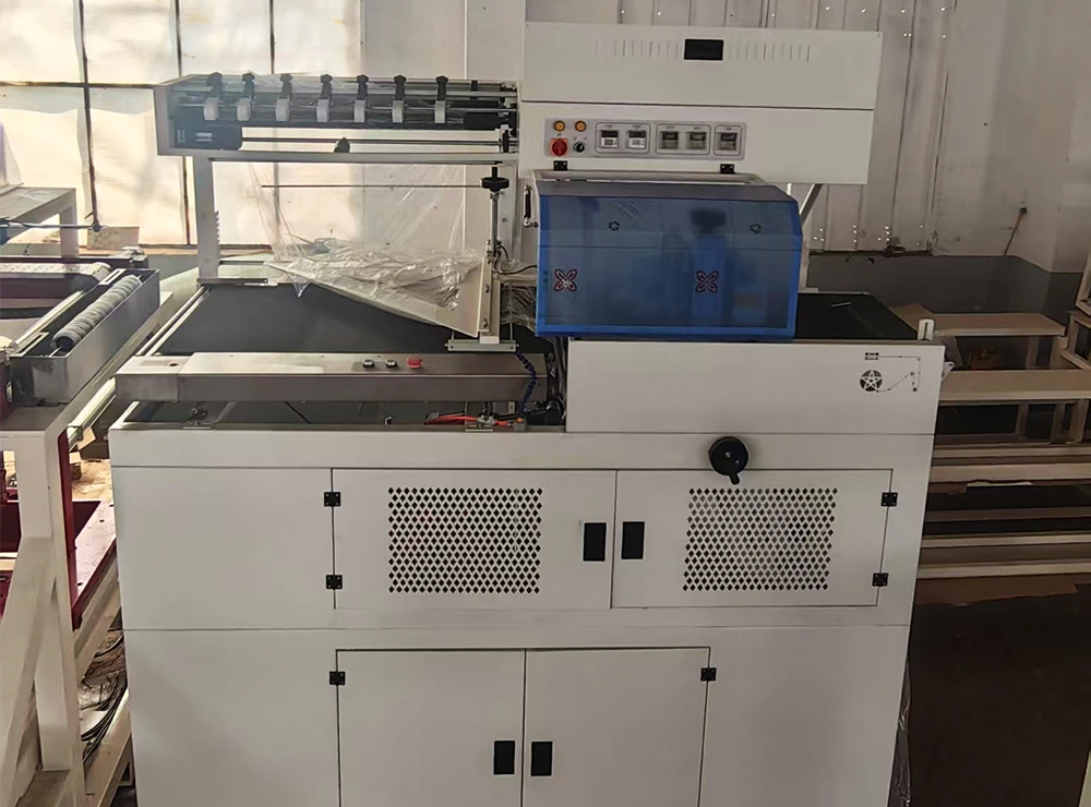 Machine de recouvrement de film plastique