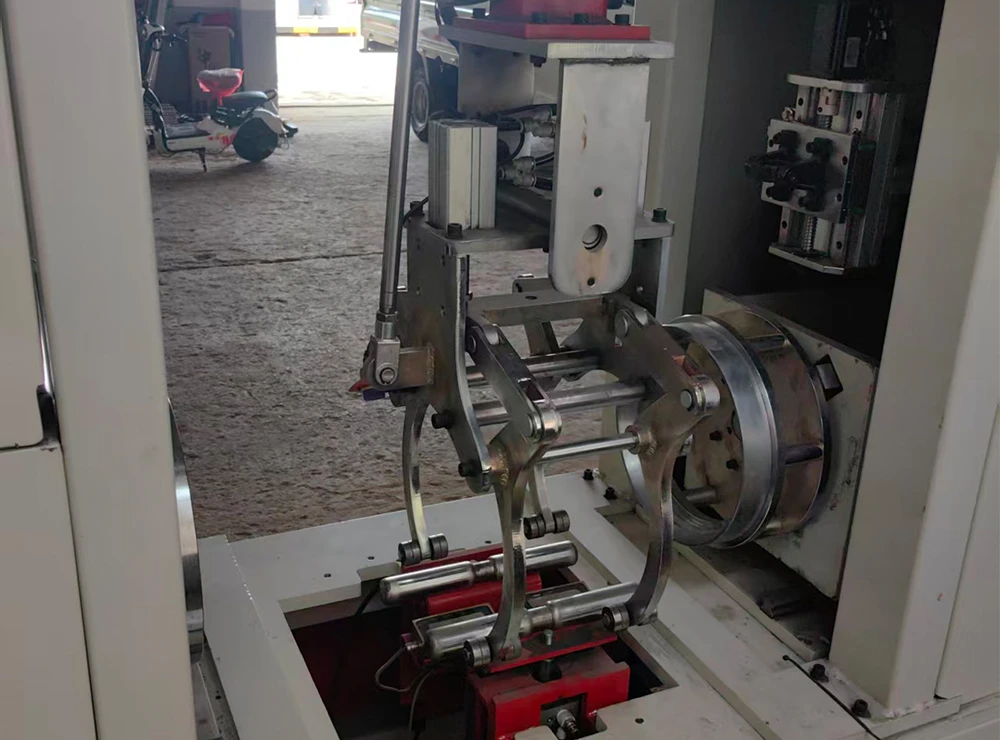 Soudage automatique de joints circulaires de cylindres pour une ligne de production de bouteilles de