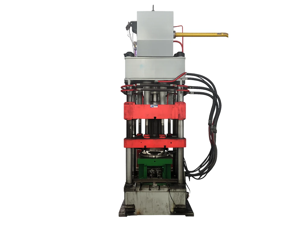 Presse hydraulique d'emboutissage profond avec ensembles de transport