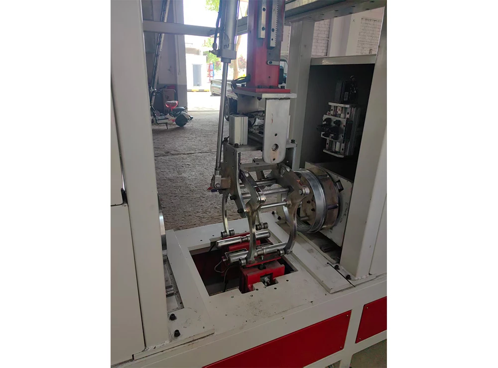 Soudage automatique de joints circulaires de cylindres pour une ligne de production de bouteilles de